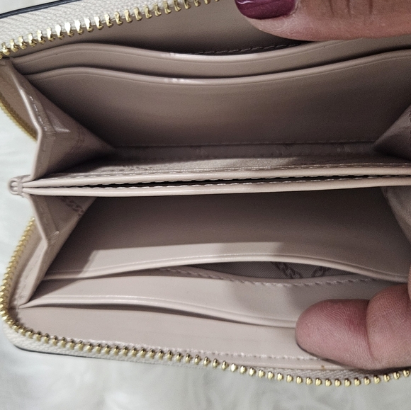 Michael Kors Small Studded Wallet EUC - Picture 6 of 9